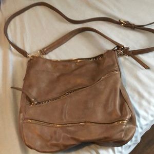Crossbody brown purse.